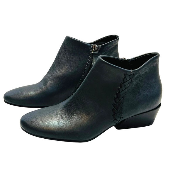 Naked Feet Women's Sz 7.5 Gray Leather Ankle Boots Side Zip Booties Peony - Picture 2 of 7